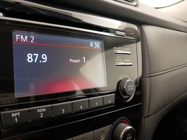 Photo of 2017 White Nissan Rogue