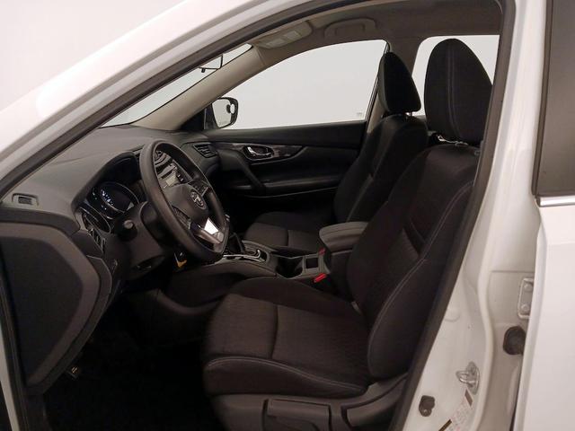Photo of 2017 White Nissan Rogue