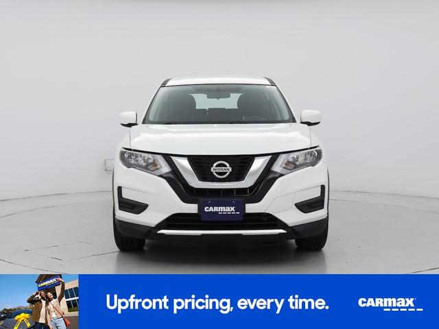 Photo of 2017 White Nissan Rogue