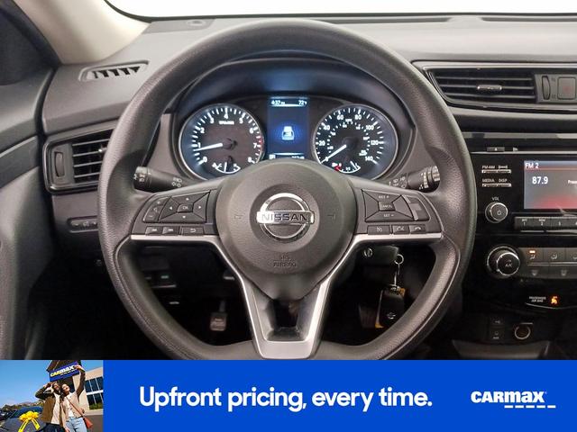 Photo of 2017 White Nissan Rogue