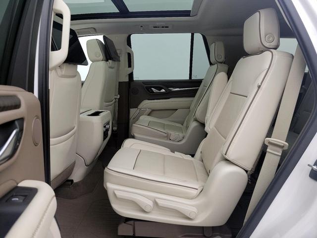 Photo of 2021 White GMC Yukon