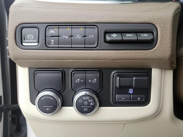 Photo of 2021 White GMC Yukon