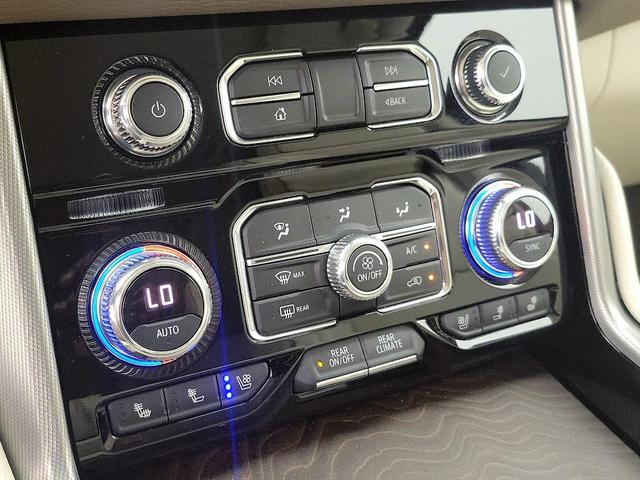 Photo of 2021 White GMC Yukon