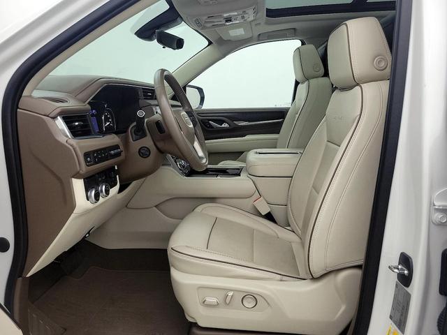 Photo of 2021 White GMC Yukon