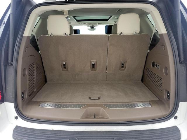 Photo of 2021 White GMC Yukon