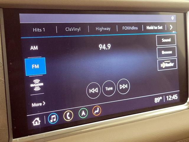 Photo of 2021 White GMC Yukon