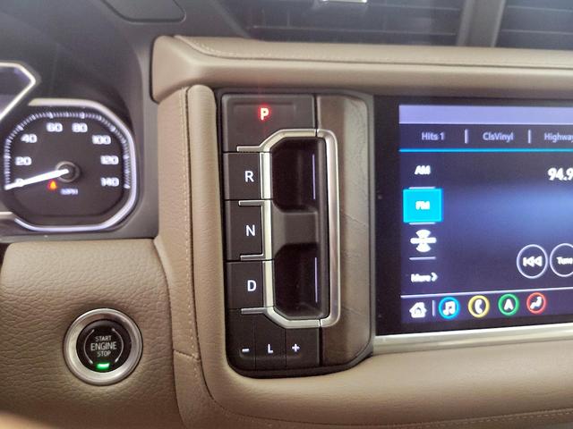 Photo of 2021 White GMC Yukon
