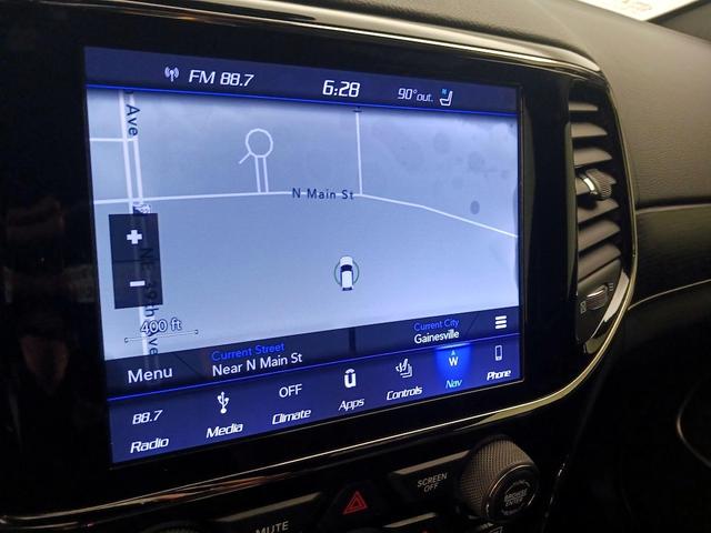 Photo of 2019 White Jeep Grand Cherokee