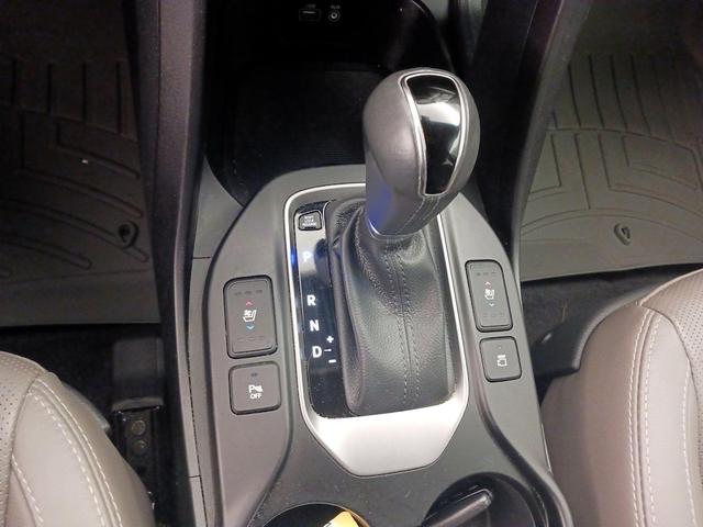Photo of 2018 Silver Hyundai SANTA FE