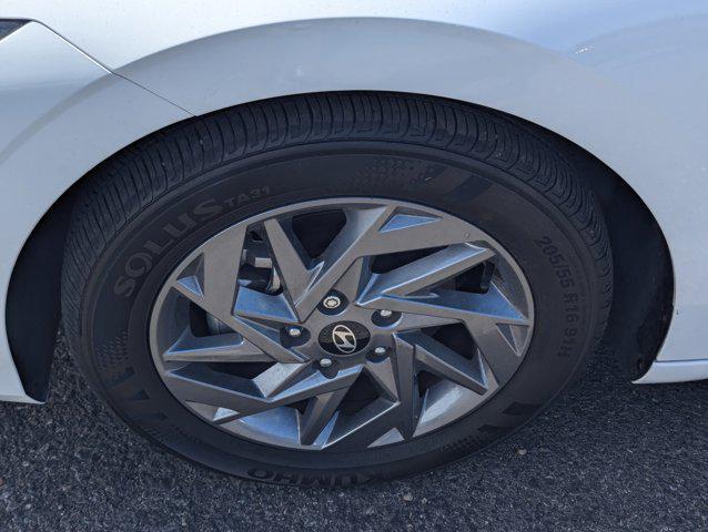 Photo of 2024 Serenity White Hyundai ELANTRA