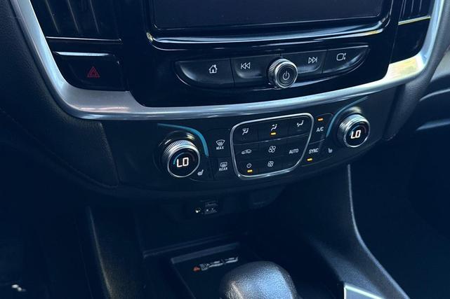 Photo of 2022 Mosaic Black Metallic Chevrolet Traverse
