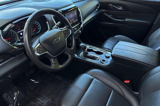 Photo of 2022 Mosaic Black Metallic Chevrolet Traverse