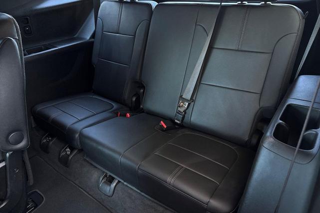 Photo of 2022 Mosaic Black Metallic Chevrolet Traverse