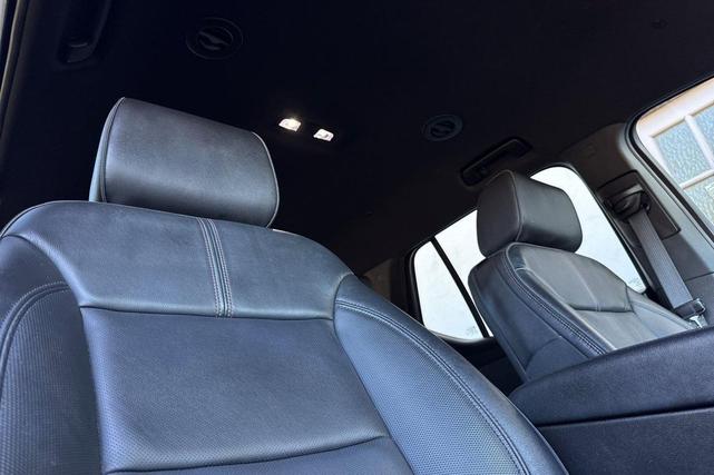 Photo of 2022 Mosaic Black Metallic Chevrolet Traverse