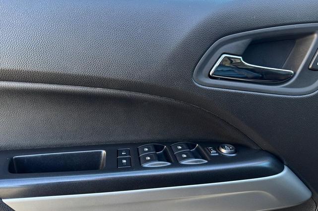 Photo of 2015 Summit White Chevrolet Colorado