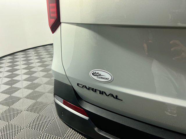 Photo of 2025 Ivory Silver Kia Carnival Hybrid