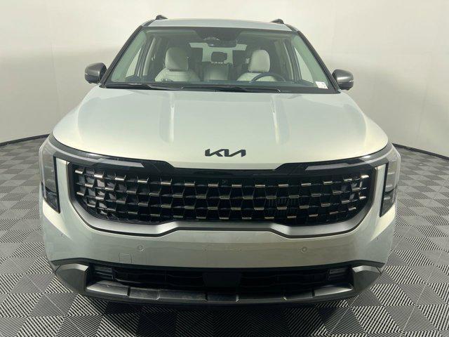 Photo of 2025 Ivory Silver Kia Carnival Hybrid
