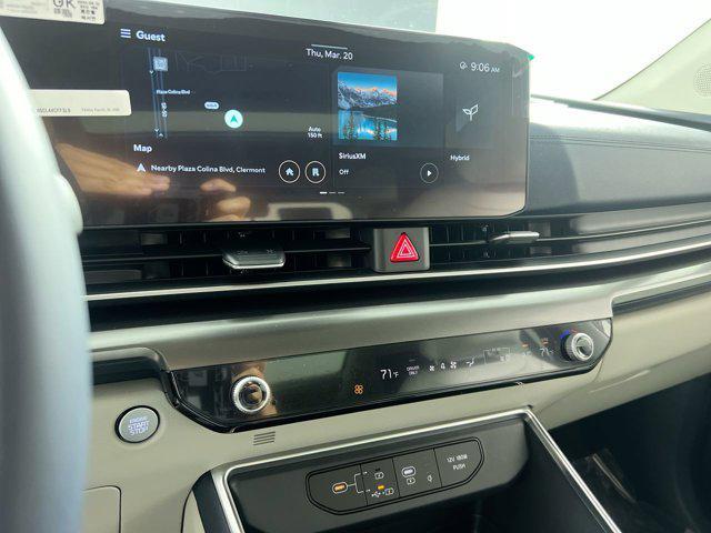 Photo of 2025 Ivory Silver Kia Carnival Hybrid