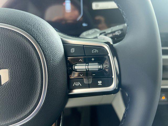 Photo of 2025 Ivory Silver Kia Carnival Hybrid