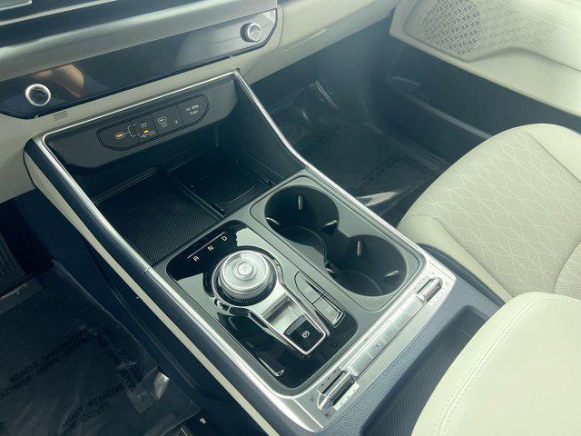 Photo of 2025 Ivory Silver Kia Carnival Hybrid