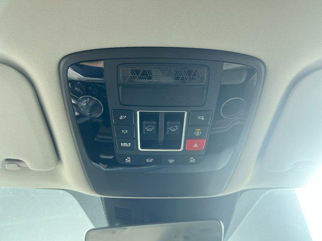 Photo of 2025 Ivory Silver Kia Carnival Hybrid