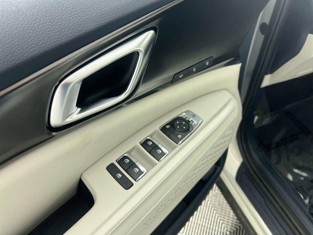 Photo of 2025 Ivory Silver Kia Carnival Hybrid
