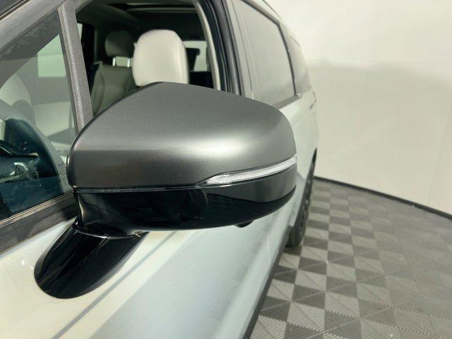 Photo of 2025 Ivory Silver Kia Carnival Hybrid