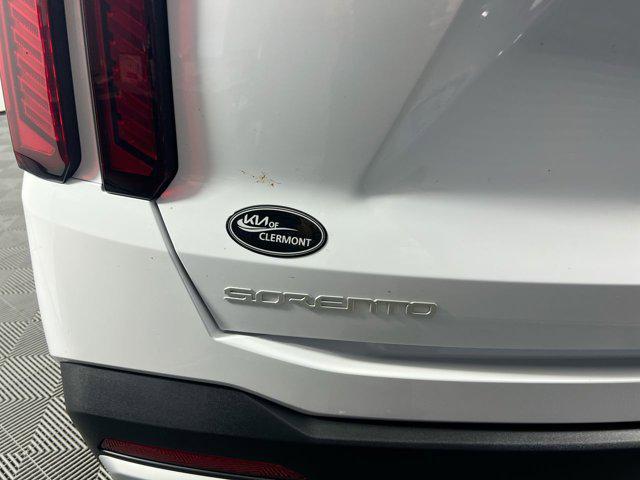 Photo of 2026 Glacier White Pearl Kia Sorento