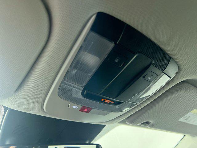 Photo of 2026 Glacier White Pearl Kia Sorento