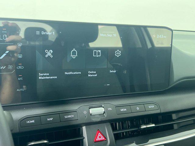 Photo of 2025 White Pearl Kia K4