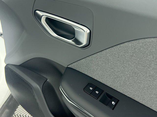 Photo of 2025 White Pearl Kia K4