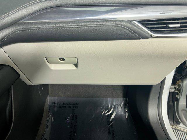 Photo of 2019 Radiant Silver Metallic Cadillac XT4