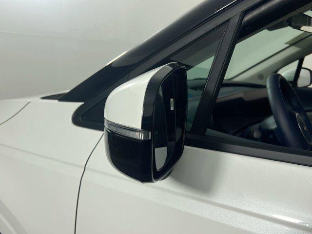Photo of 2026 Snow White Pearl Kia Carnival Hybrid