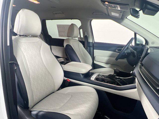 Photo of 2026 Snow White Pearl Kia Carnival Hybrid