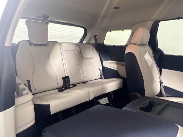 Photo of 2026 Snow White Pearl Kia Carnival Hybrid