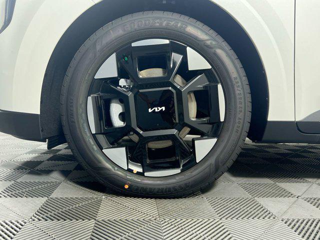 Photo of 2026 Snow White Pearl Kia Carnival Hybrid