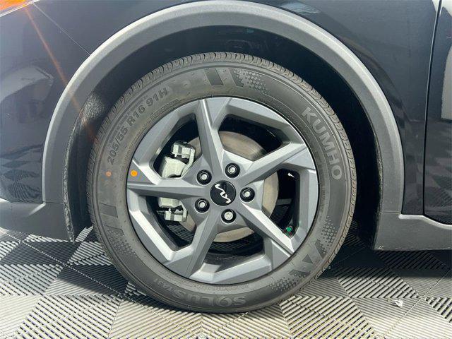 Photo of 2025 Aurora Black Pearl Kia K4