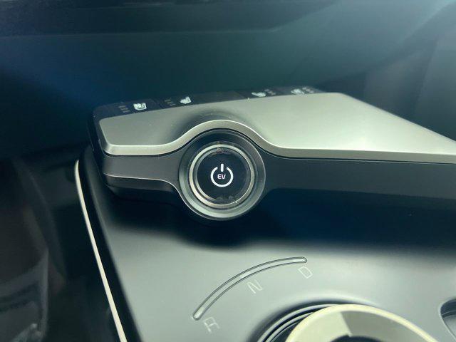 Photo of 2025 Glacier White Pearl Kia EV6