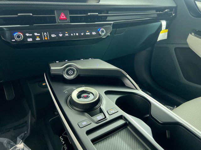 Photo of 2025 Glacier White Pearl Kia EV6
