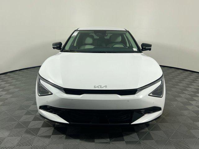 Photo of 2025 Glacier White Pearl Kia EV6