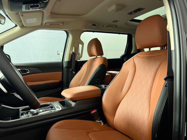 Photo of 2026 Aurora Black Pearl Kia Carnival Hybrid
