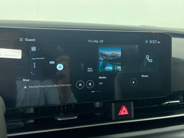 Photo of 2026 White Pearl Kia Carnival