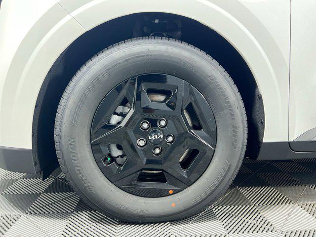 Photo of 2026 White Pearl Kia Carnival