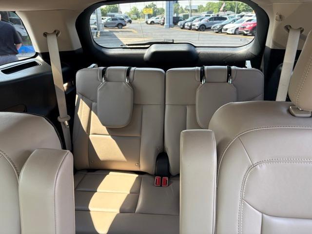 Photo of 2022 Rapid Red Metallic Tinted Clearcoat Ford Explorer