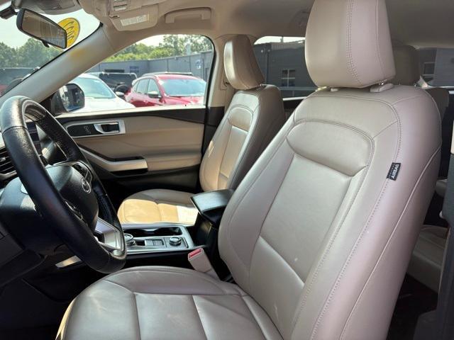 Photo of 2022 Rapid Red Metallic Tinted Clearcoat Ford Explorer