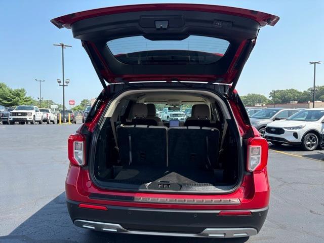 Photo of 2022 Rapid Red Metallic Tinted Clearcoat Ford Explorer