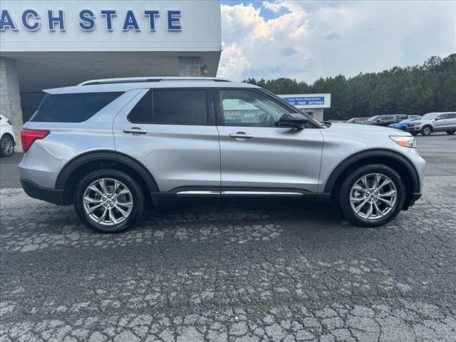 Photo of 2021 ICONIC SILVER METALLIC Ford Explorer