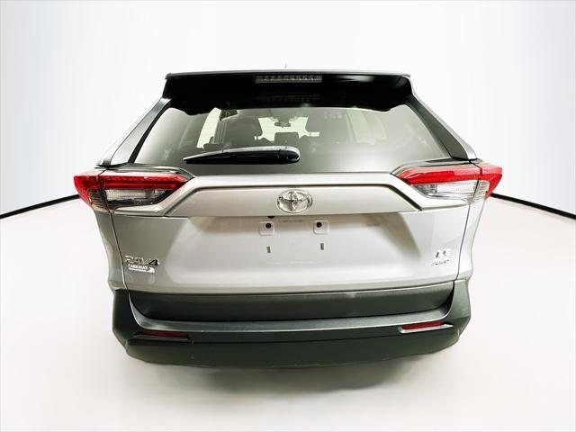 Photo of 2021 Silver Toyota RAV4