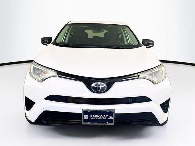 Photo of 2018 Super White Toyota RAV4