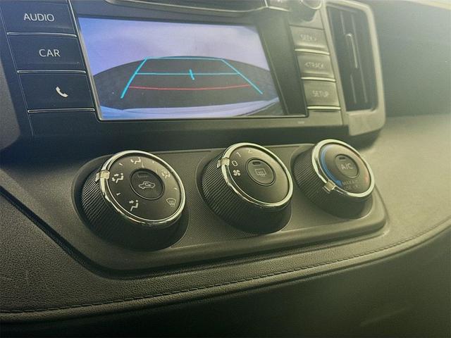 Photo of 2018 Super White Toyota RAV4